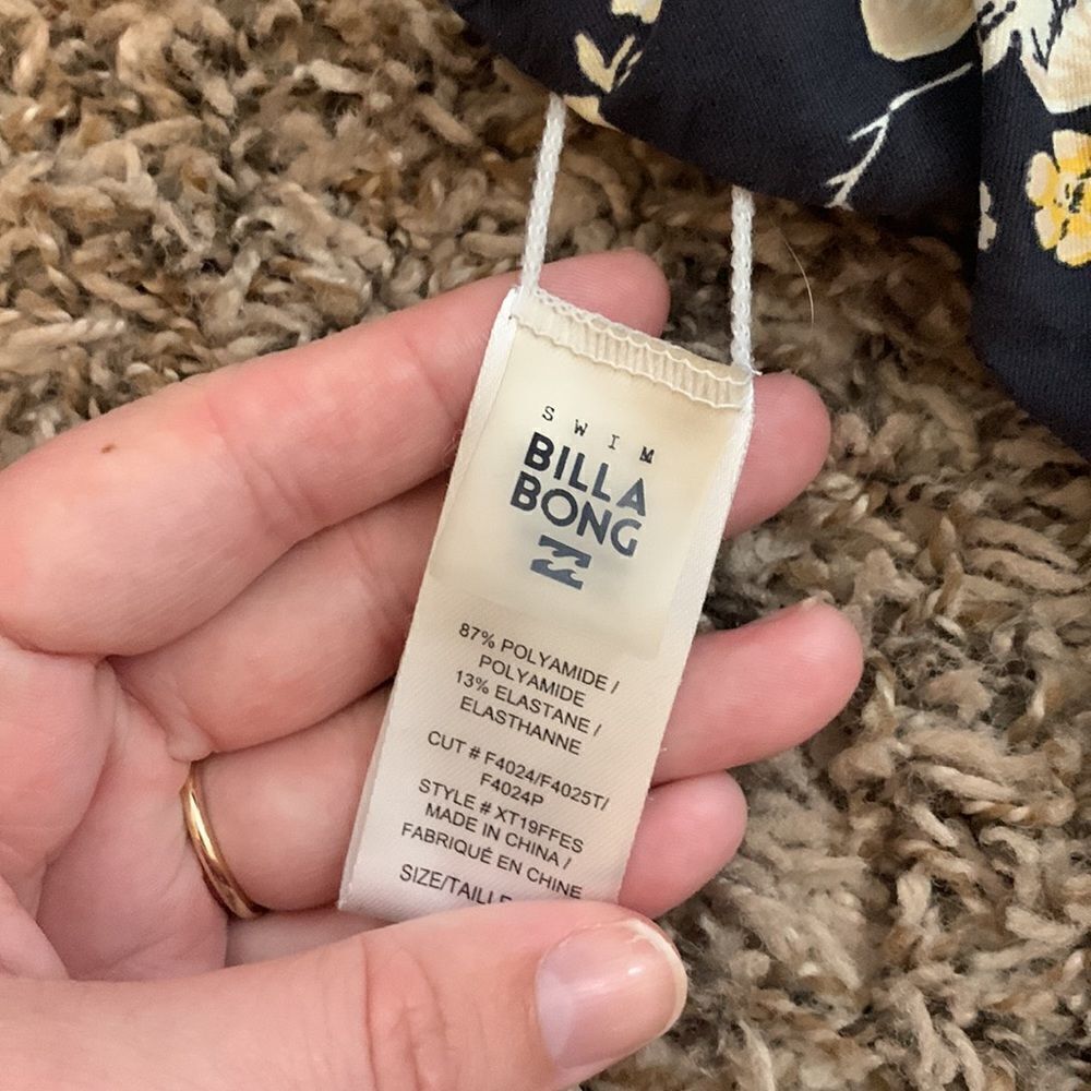 Billabong reversible swimsuit top, size L. - Picture 5 of 6